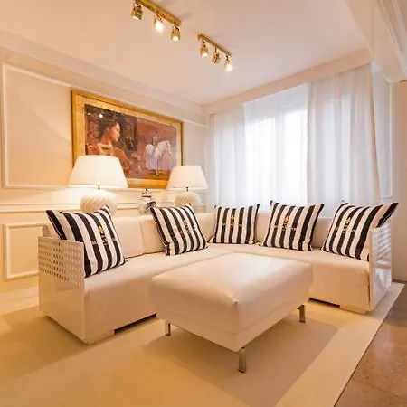 Penthouse Mey's Place Apartman